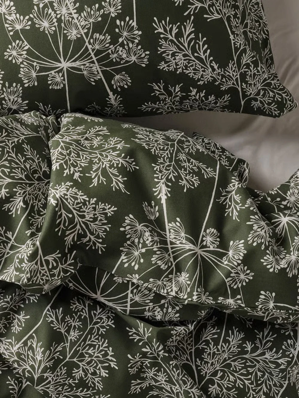 Green Botanical Print Comforter Set with Accent Pillows